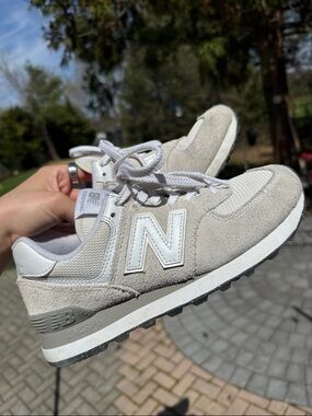 574 New Balance Sneaker Women’s Size 7 Nimbus Cloud (White) Good Condition